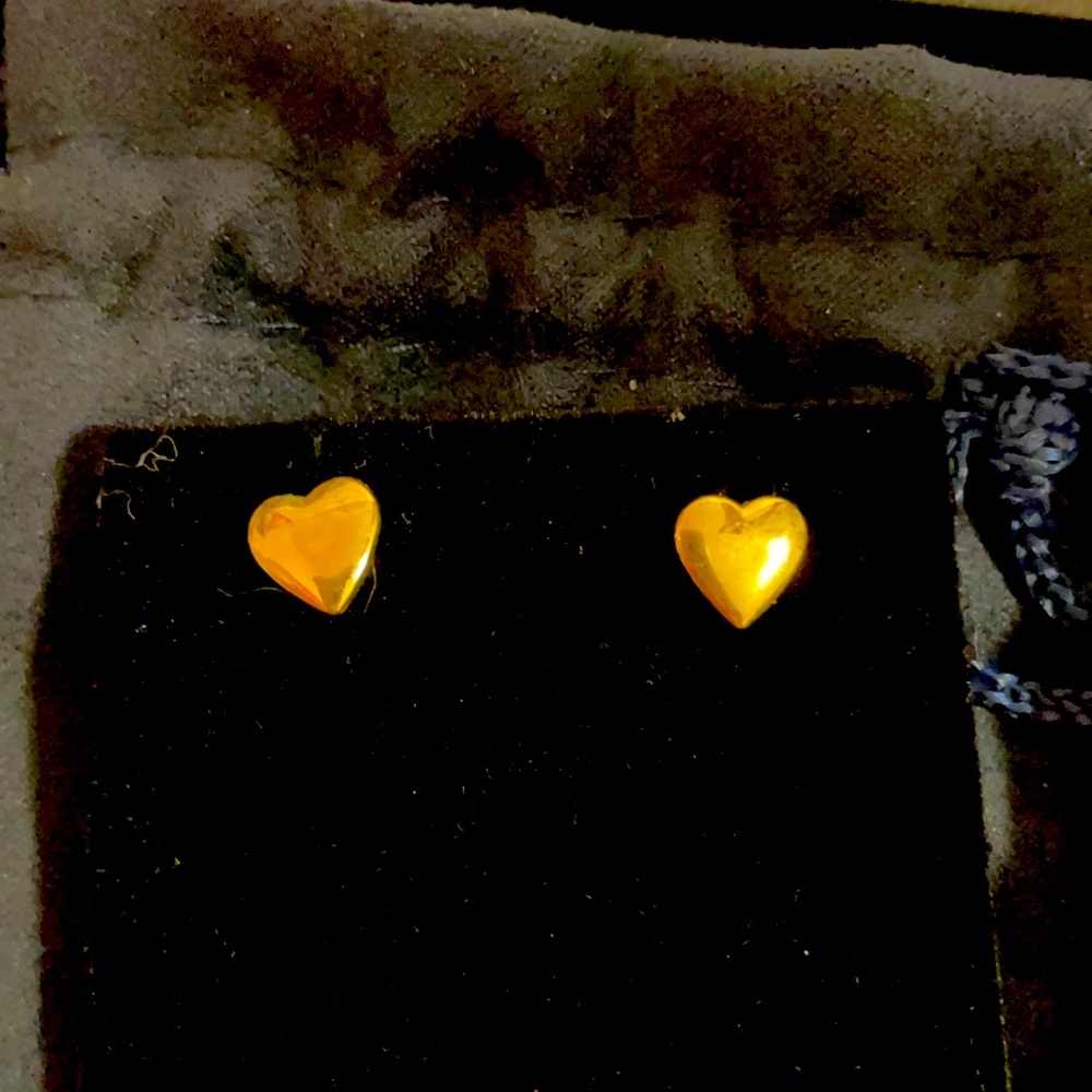 14 KT yellow gold heart earrings. Never worn